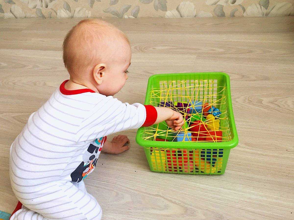 Развитие ребенка в 5 месяцев: что должен уметь делать, как правильно развивать мальчика и девочку